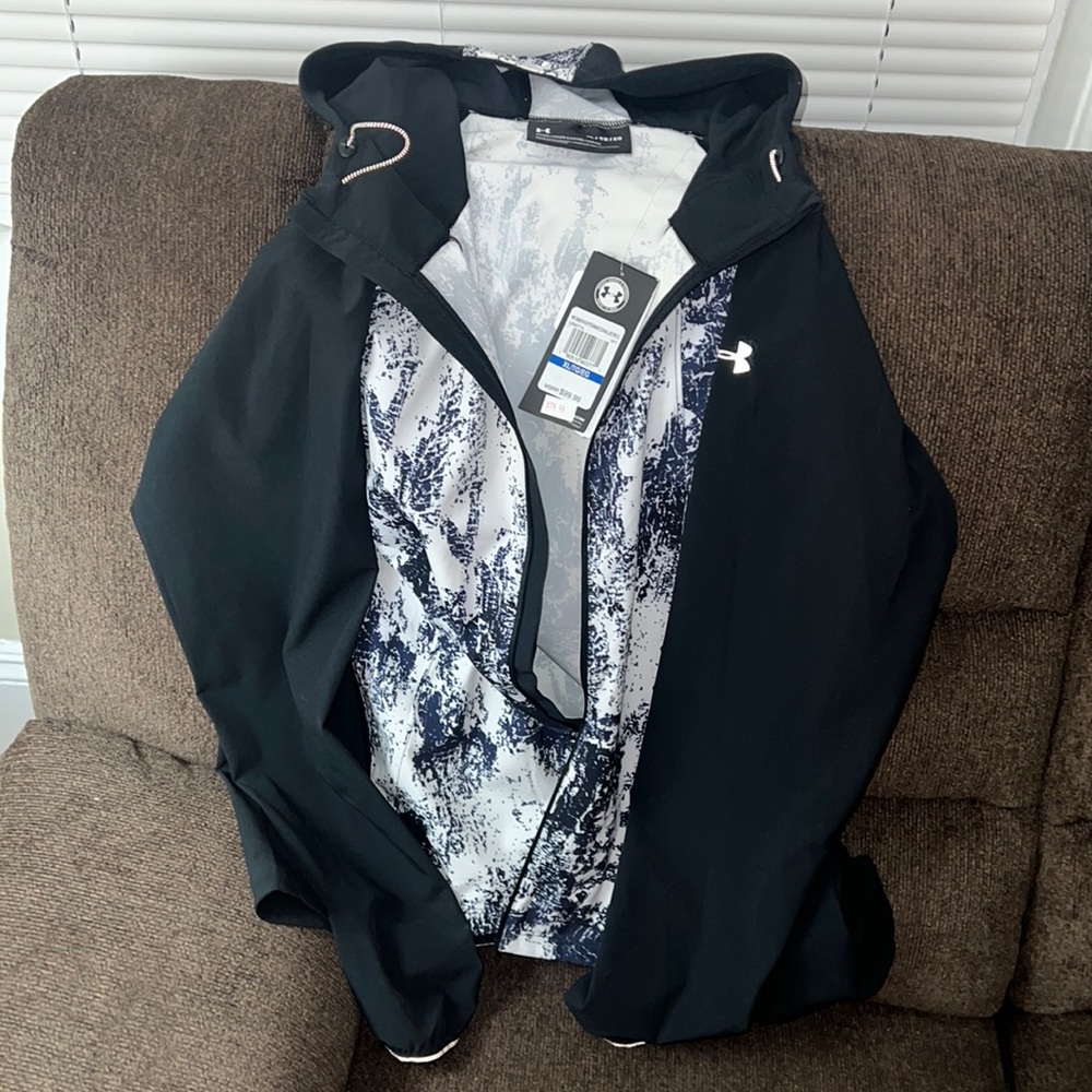 Woman’s Under Armor Storm jacket w/hood